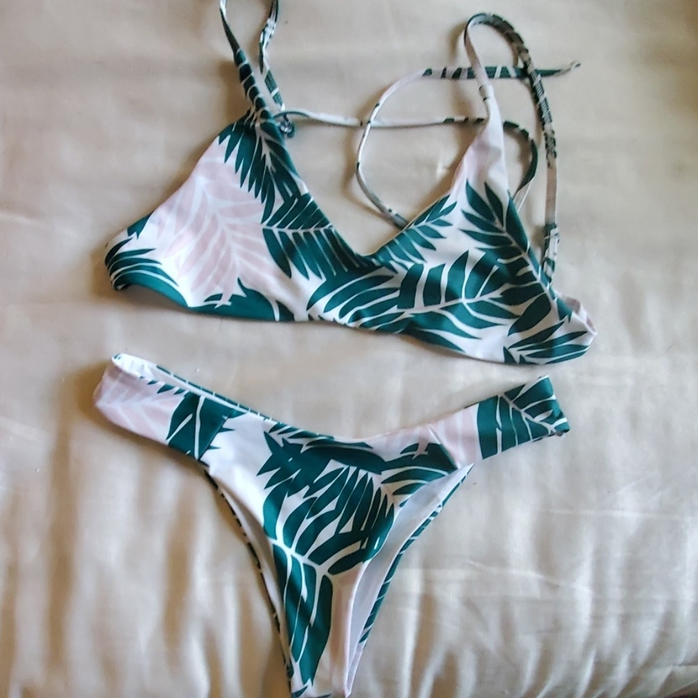 Tropical Leaf Print Bikini - Picture 4 of 6